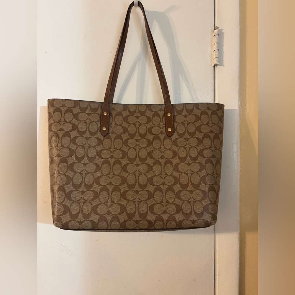 Coach large purse - Picture 2 of 4